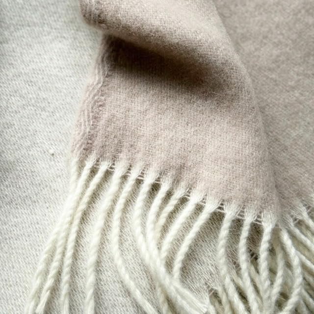JOWOLLINA &amp; WoolOnly Plaid mit Fransen aus 100% feiner Merinowolle (130x180 cm, Chai Latte) 130x180