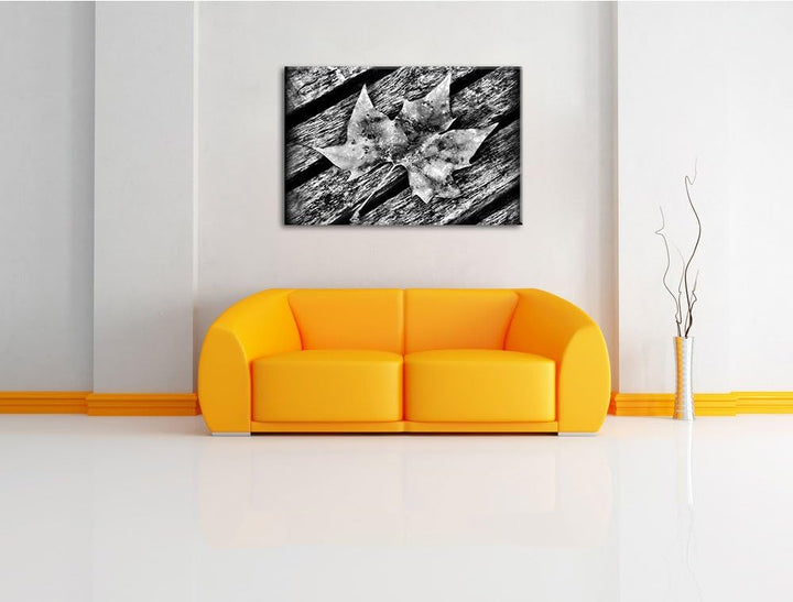 Pixxprint kleines Herbstblatt auf Holz als Leinwandbild/Grösse: 100x70 / Wandbild/Kunstdruck/fertig